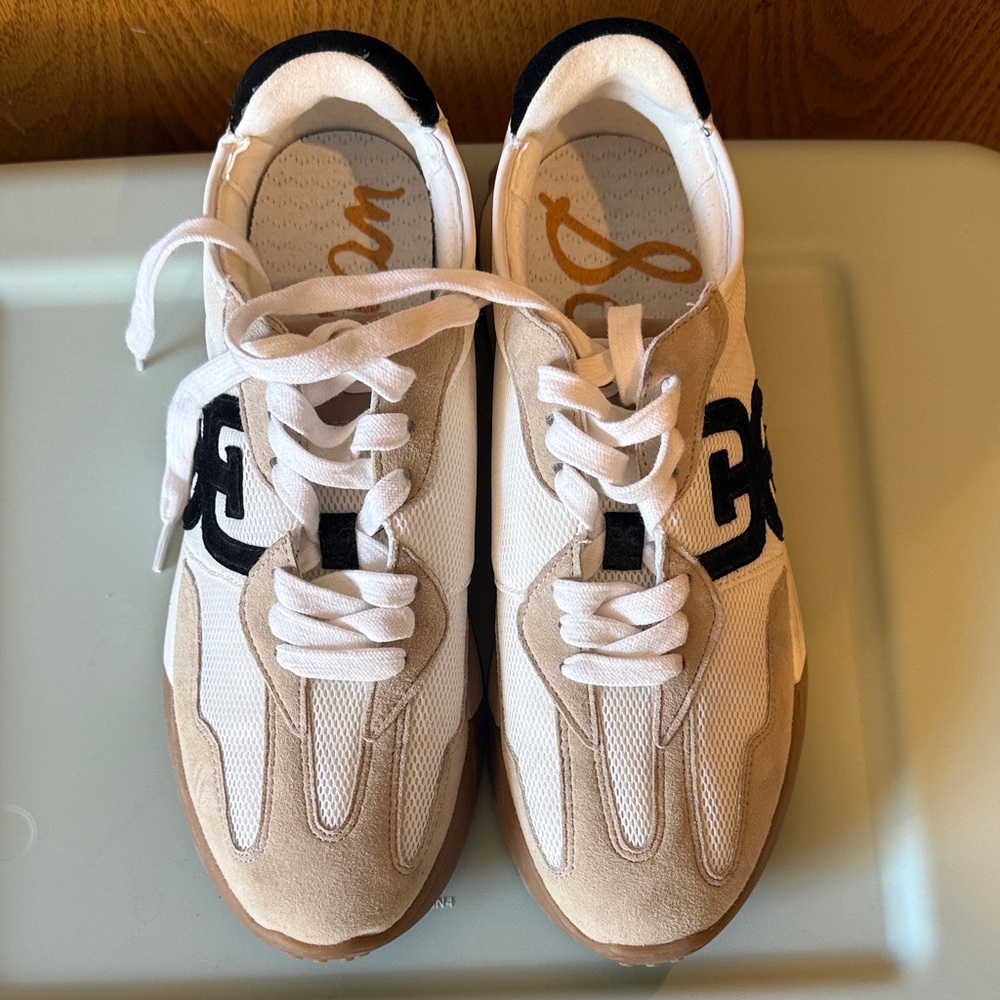 Sam Edelman Casual White & Beige Lace-Up Sneakers with Black Accent, size 9